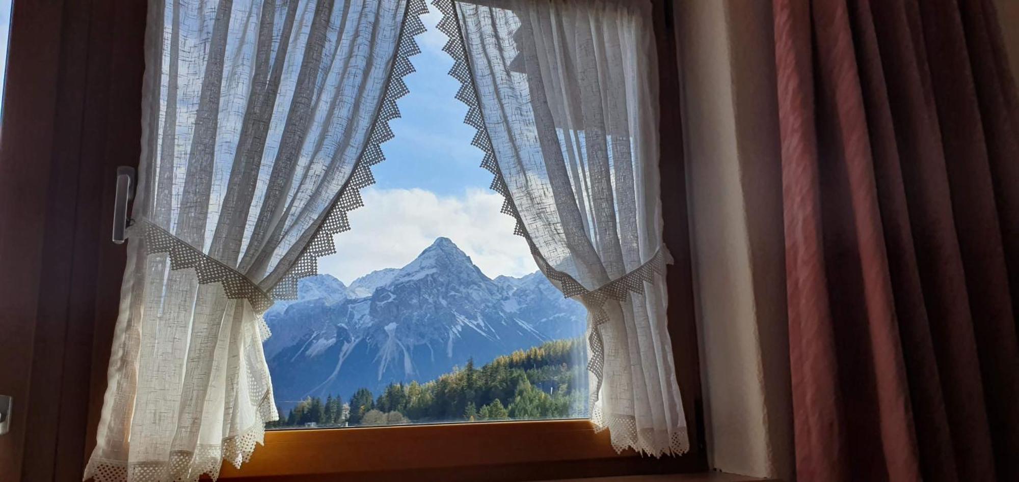 Pension Appartements Via Claudia Lermoos Chambre photo