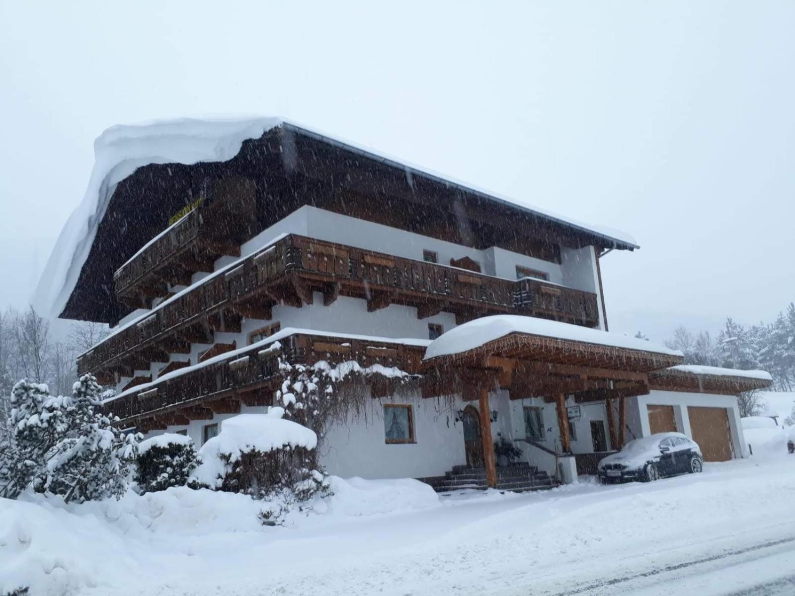 Pension Appartements Via Claudia Lermoos Chambre photo