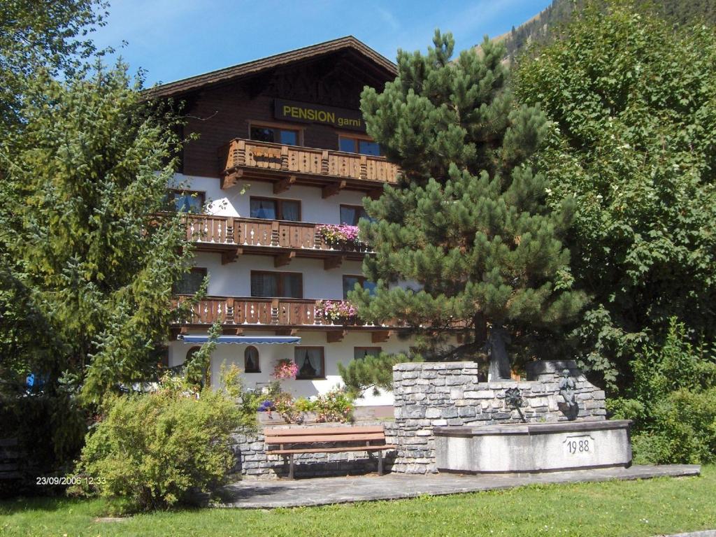 Pension Appartements Via Claudia Lermoos Chambre photo