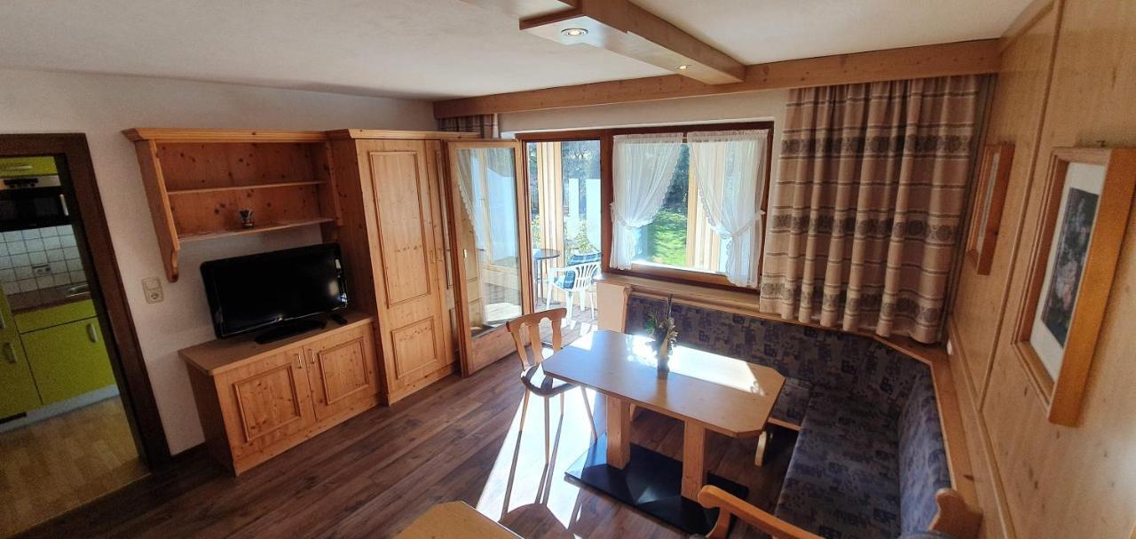 Pension Appartements Via Claudia Lermoos Extérieur photo
